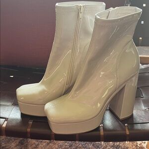 Steve Madden Elegant Cream Platform Ankle Boots
